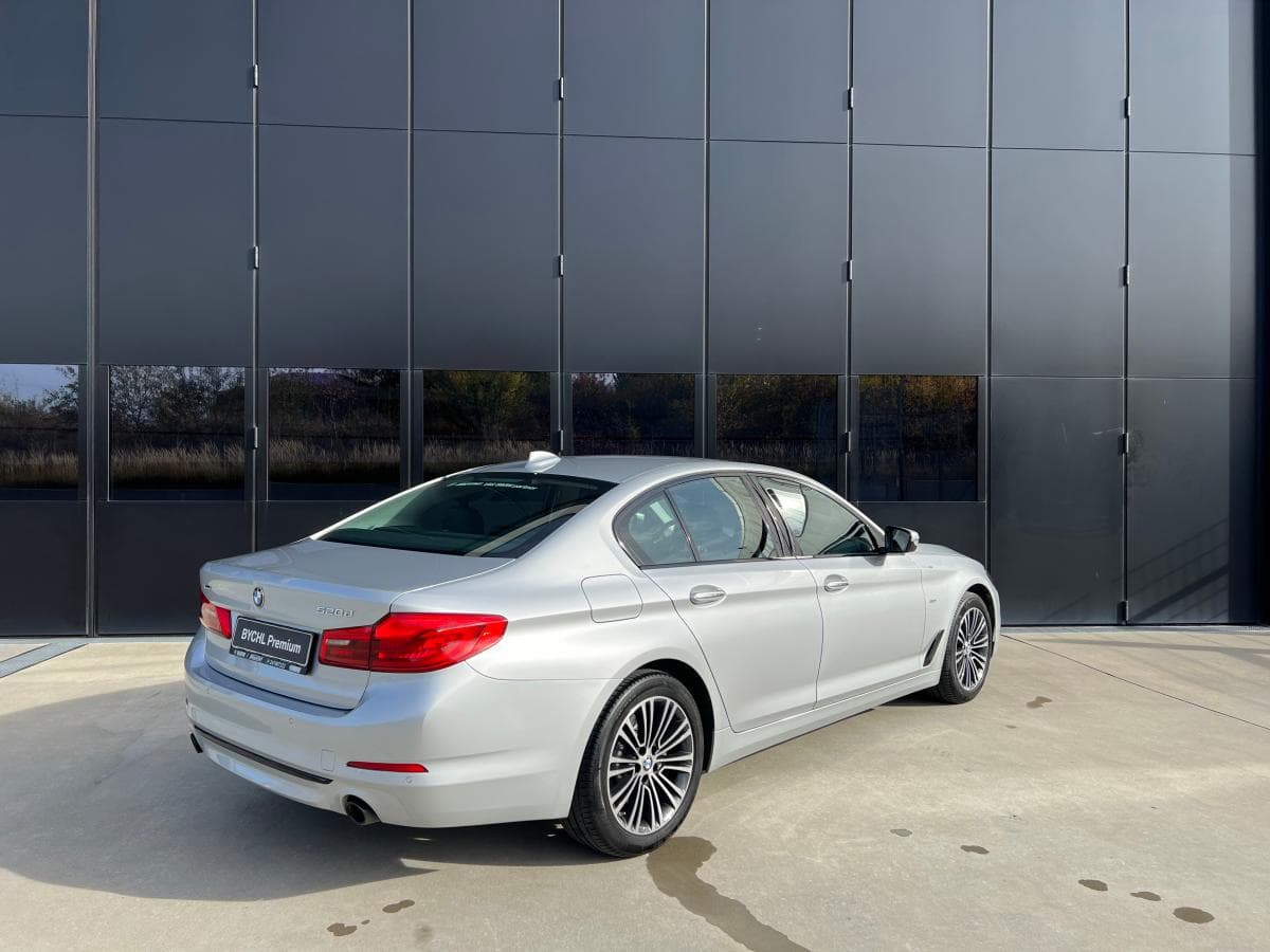 2017 BMW 5-Series - 12