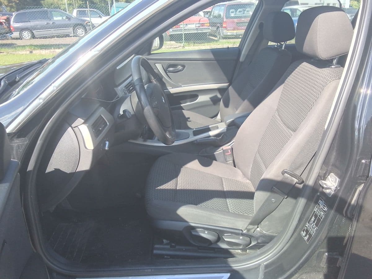 2012 BMW 3-Series - 10