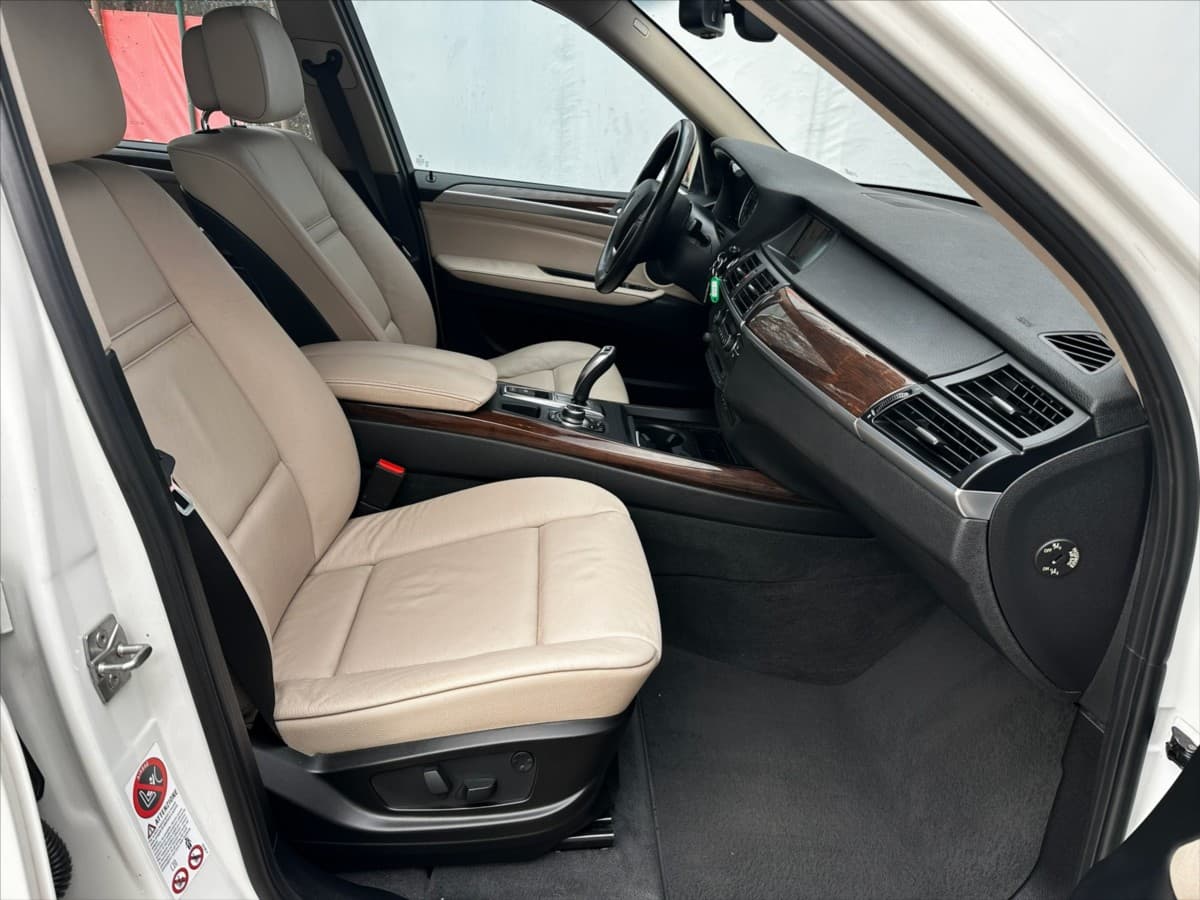 2011 BMW X5 - 10