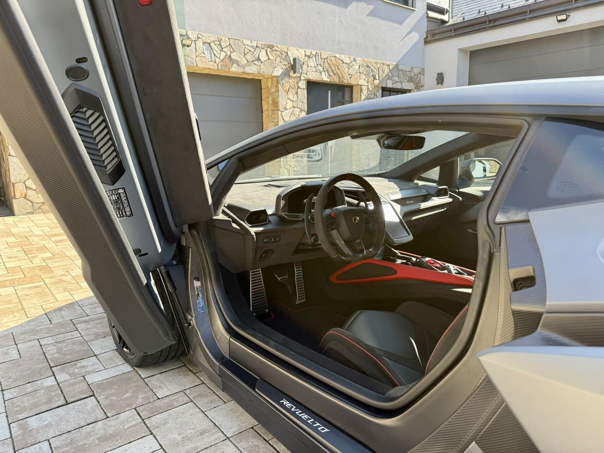 Lamborghini REVUELTO - 9
