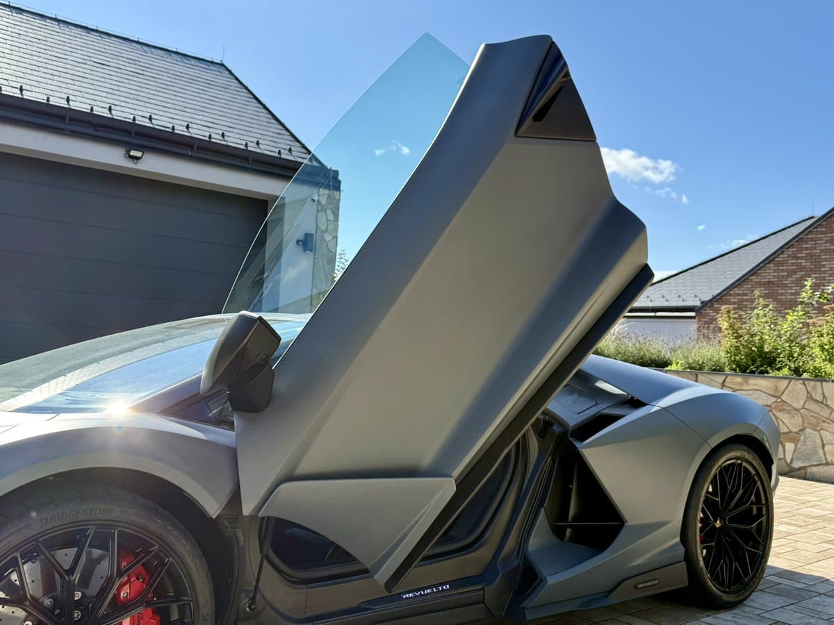 Lamborghini REVUELTO - 10