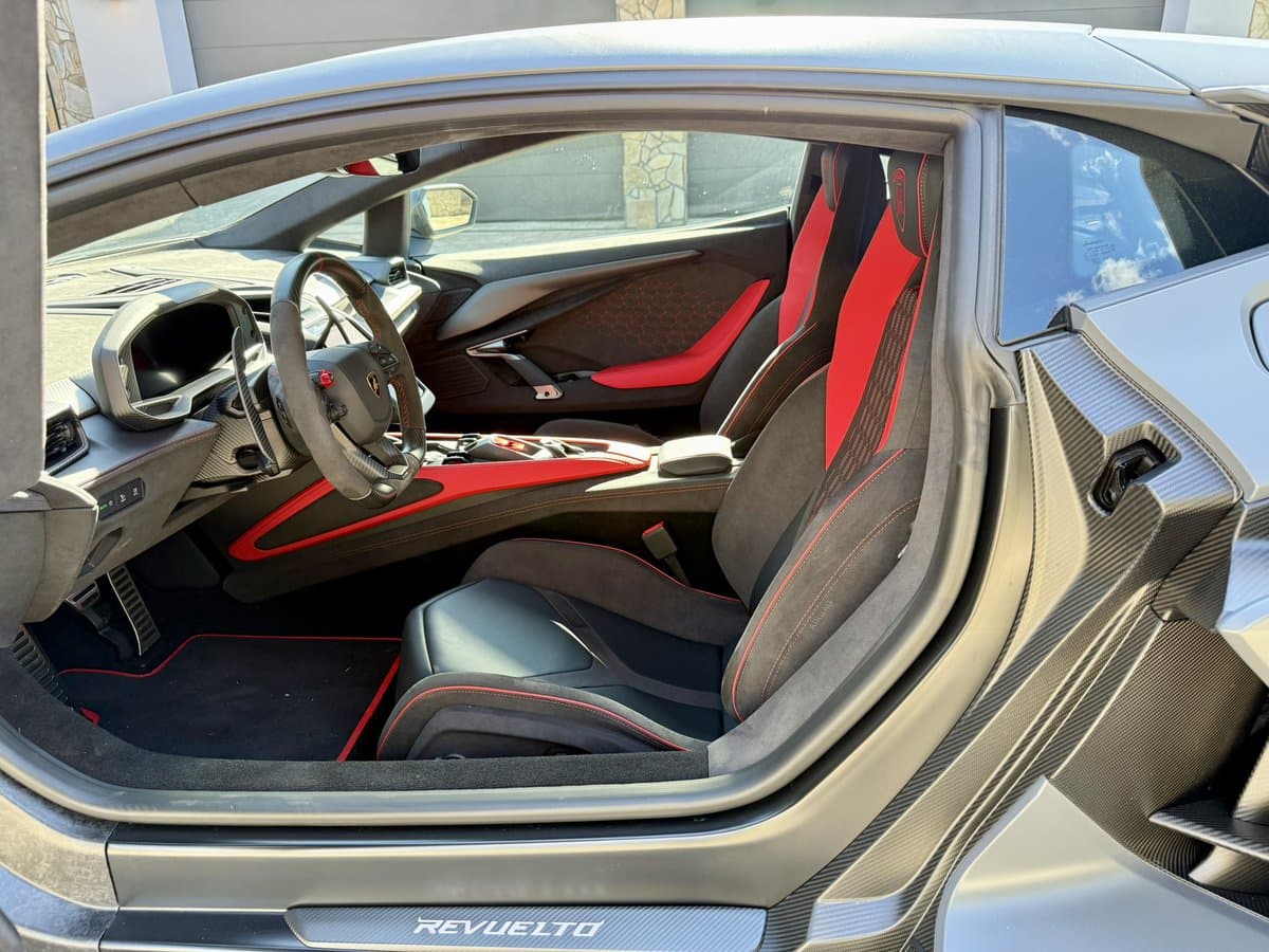 Lamborghini REVUELTO - 11