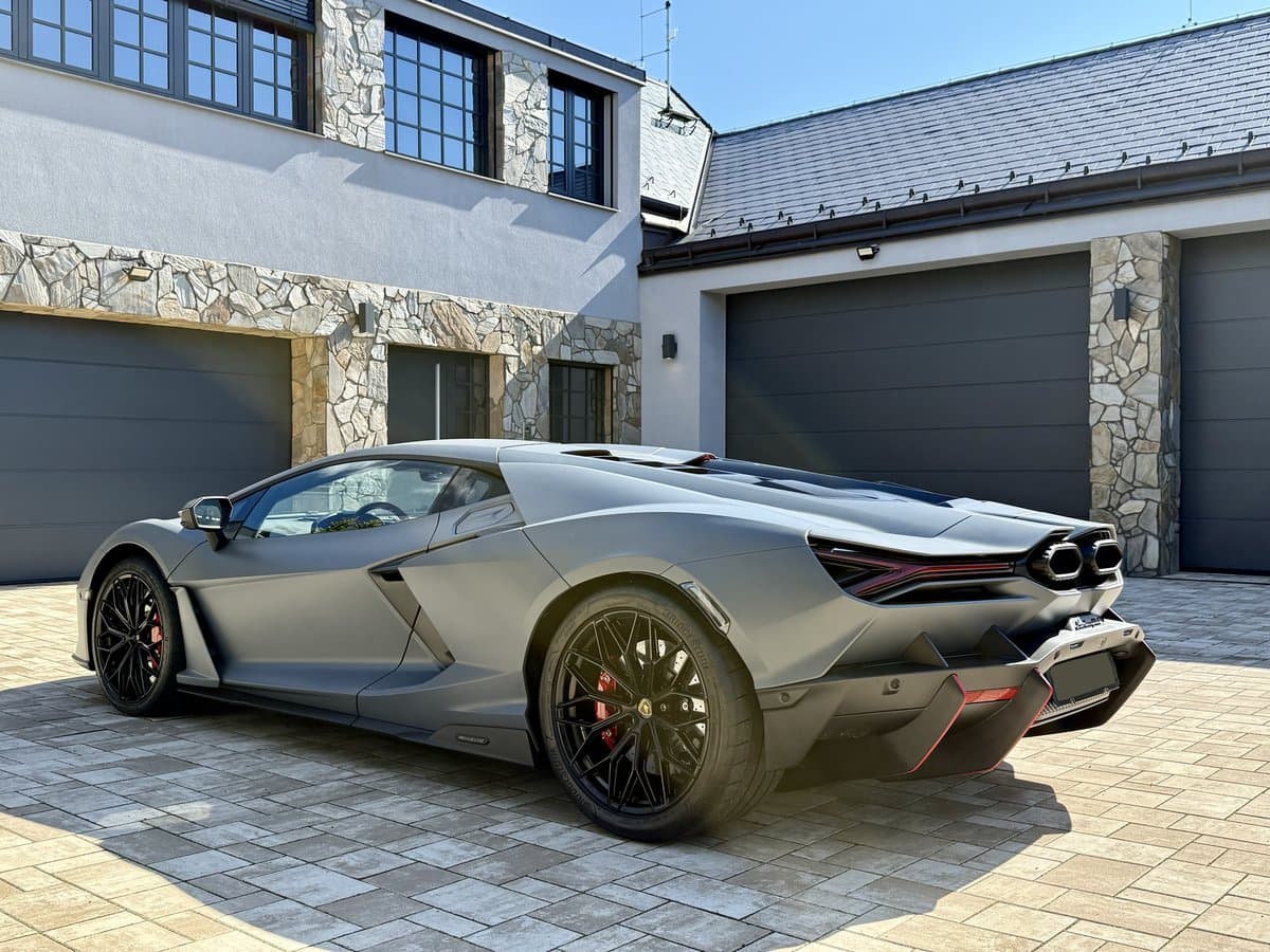 Lamborghini REVUELTO - 4