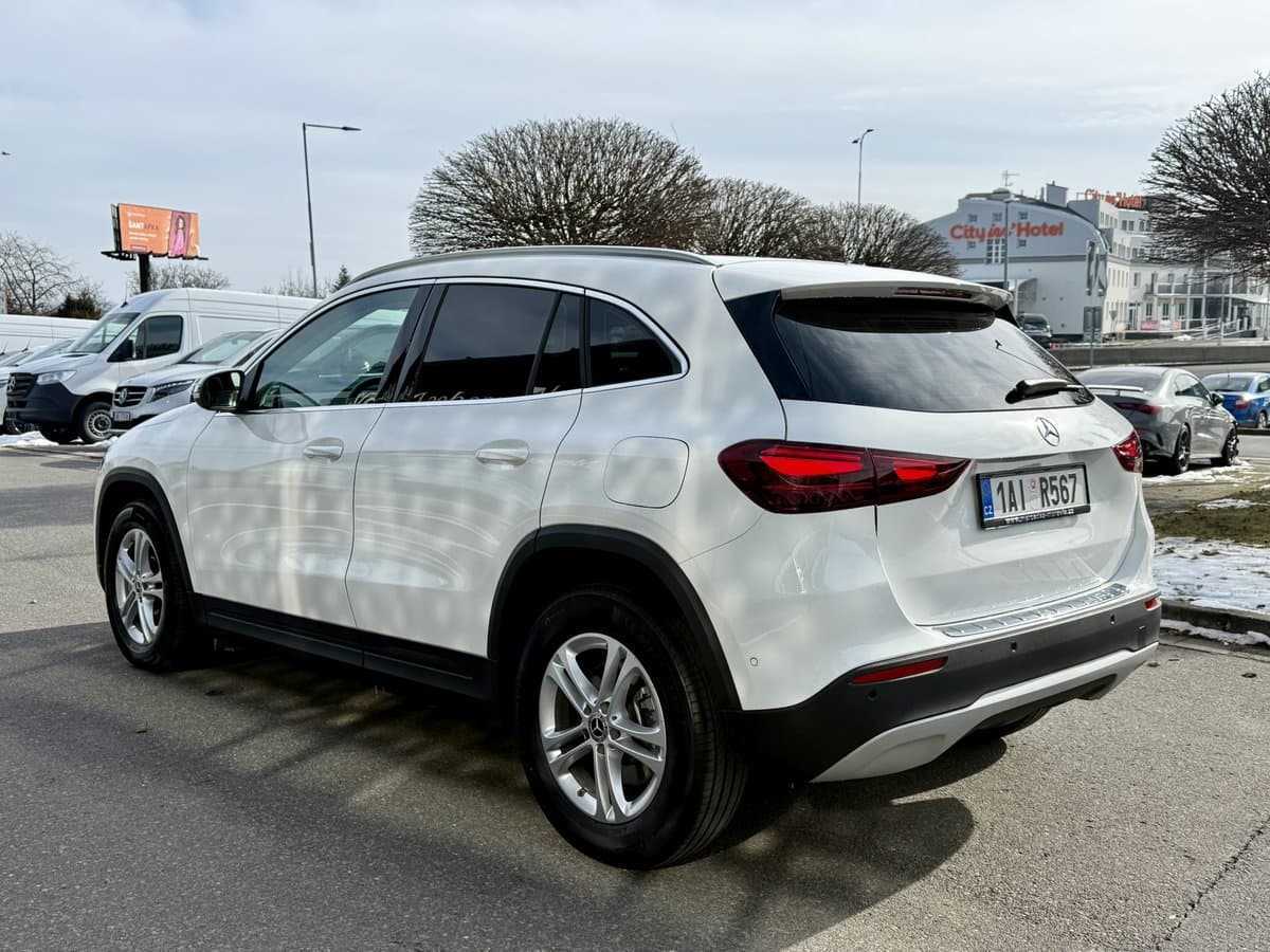 Mercedes-Benz Gla - 21