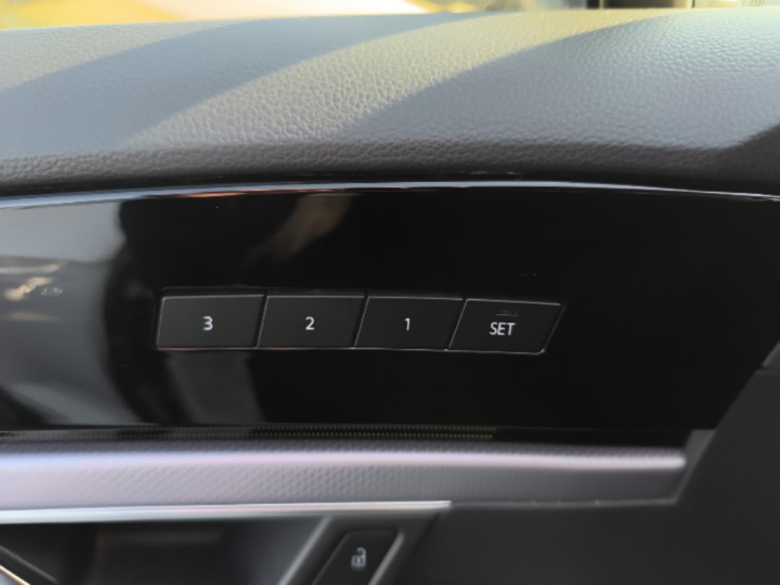 2020 Volkswagen Touareg - 28