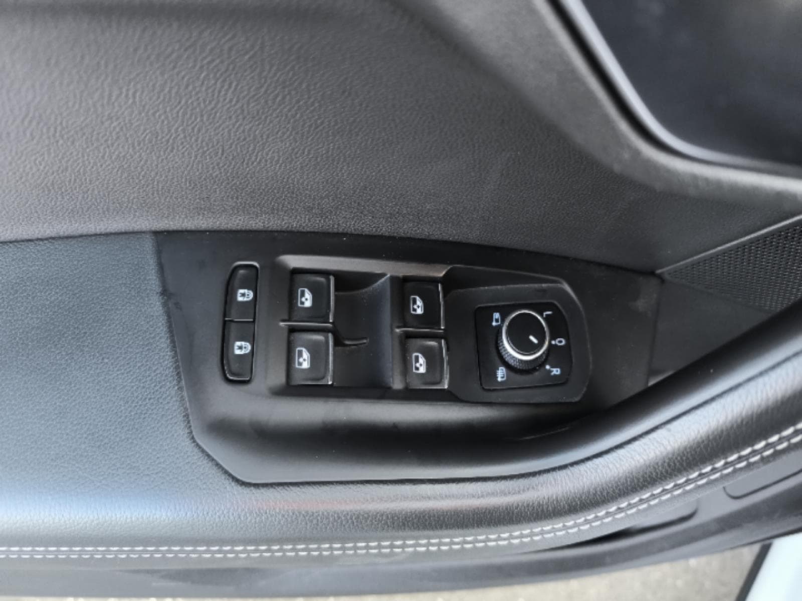 2020 Volkswagen Touareg - 31