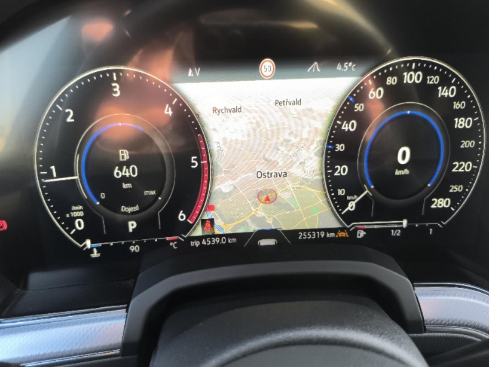 2020 Volkswagen Touareg - 34