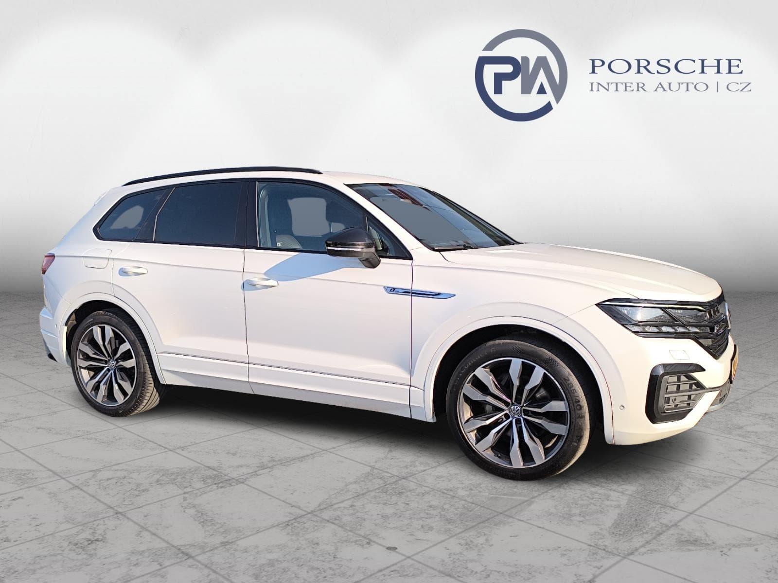 2020 Volkswagen Touareg - 25