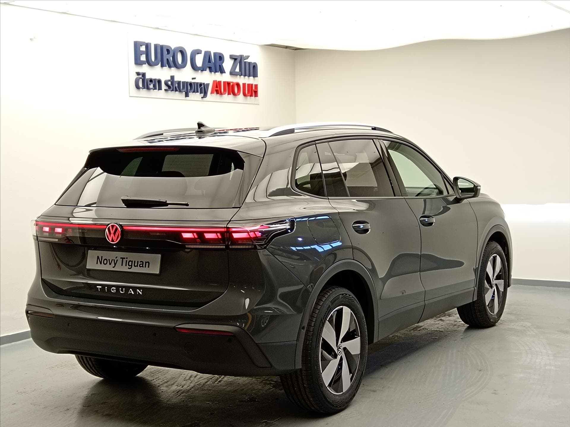 Volkswagen TIGUAN - 6
