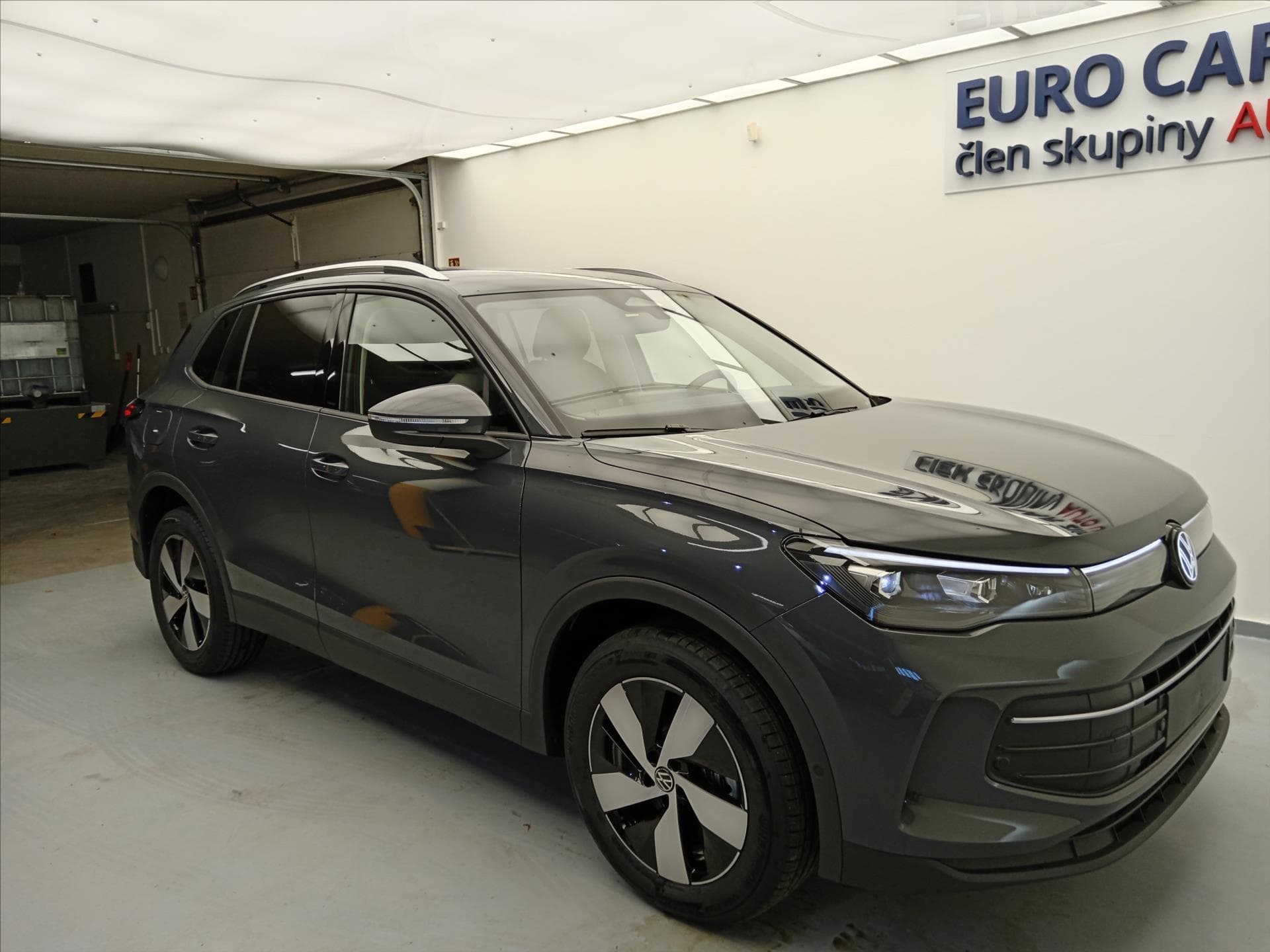 Volkswagen TIGUAN - 8