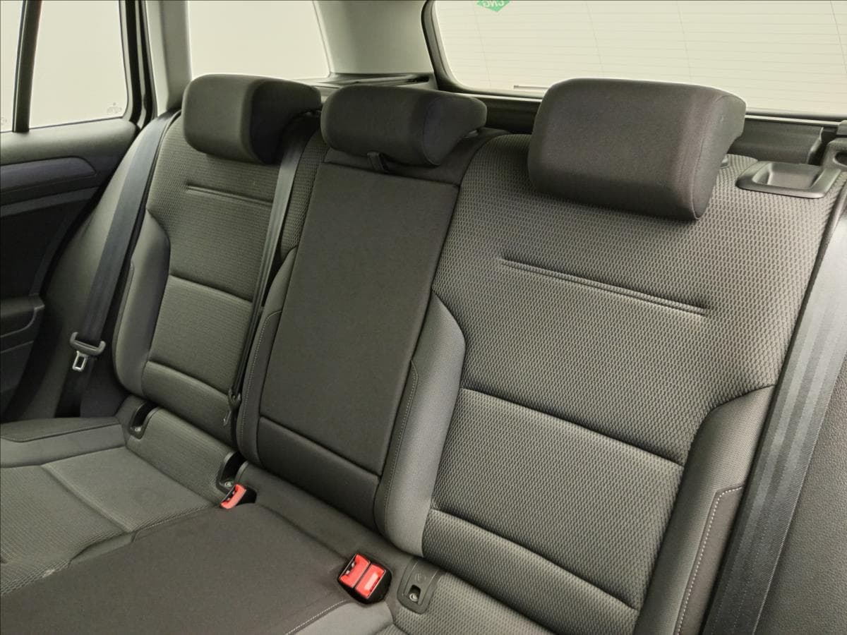 2019 Volkswagen Golf - 11