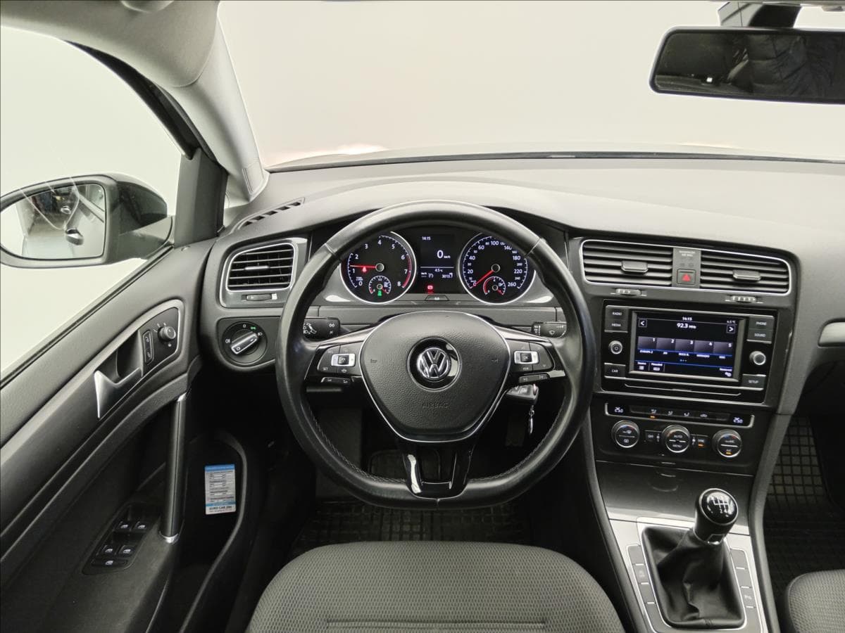 2019 Volkswagen Golf - 12