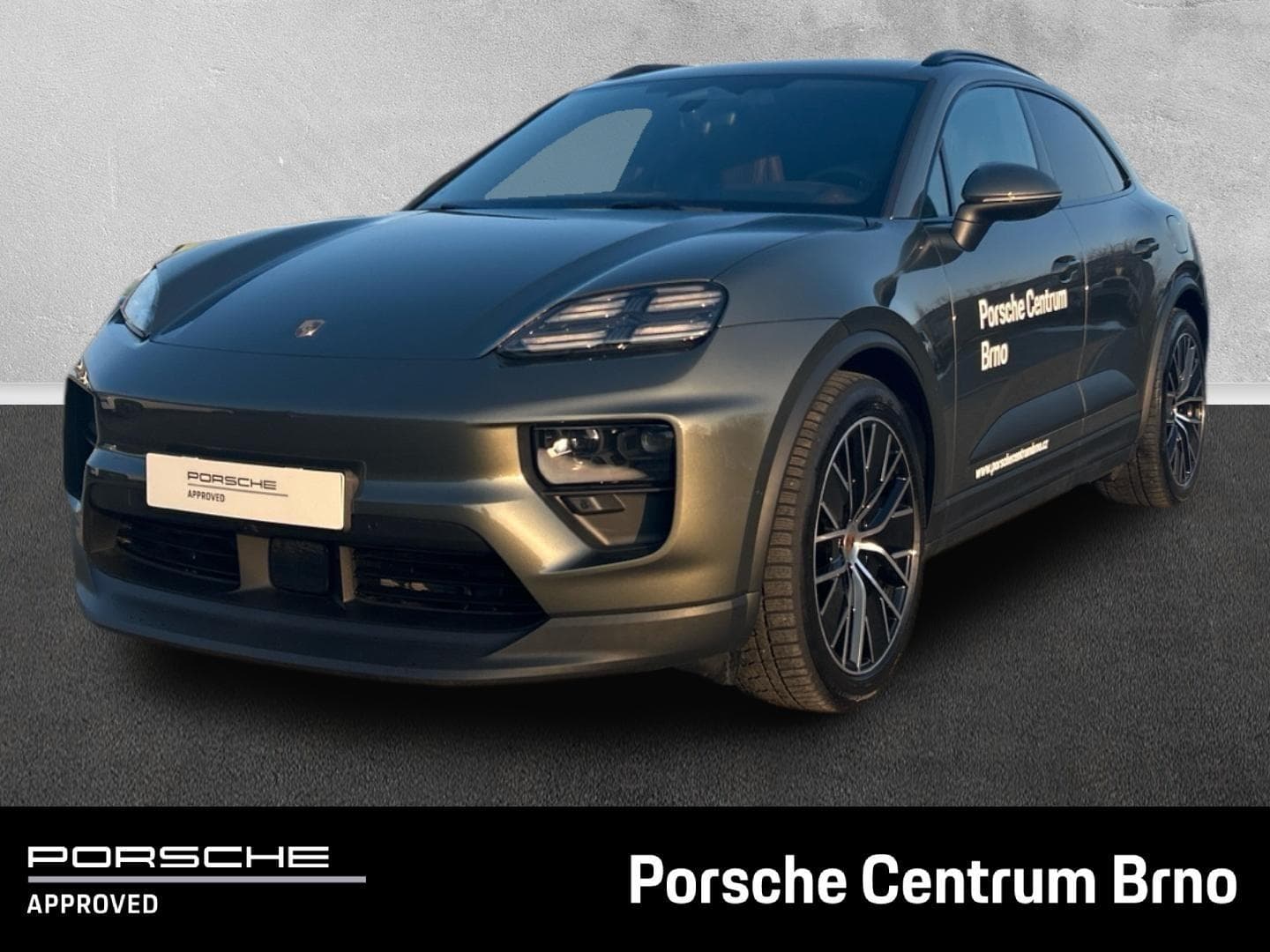 Porsche Macan 4S Electric