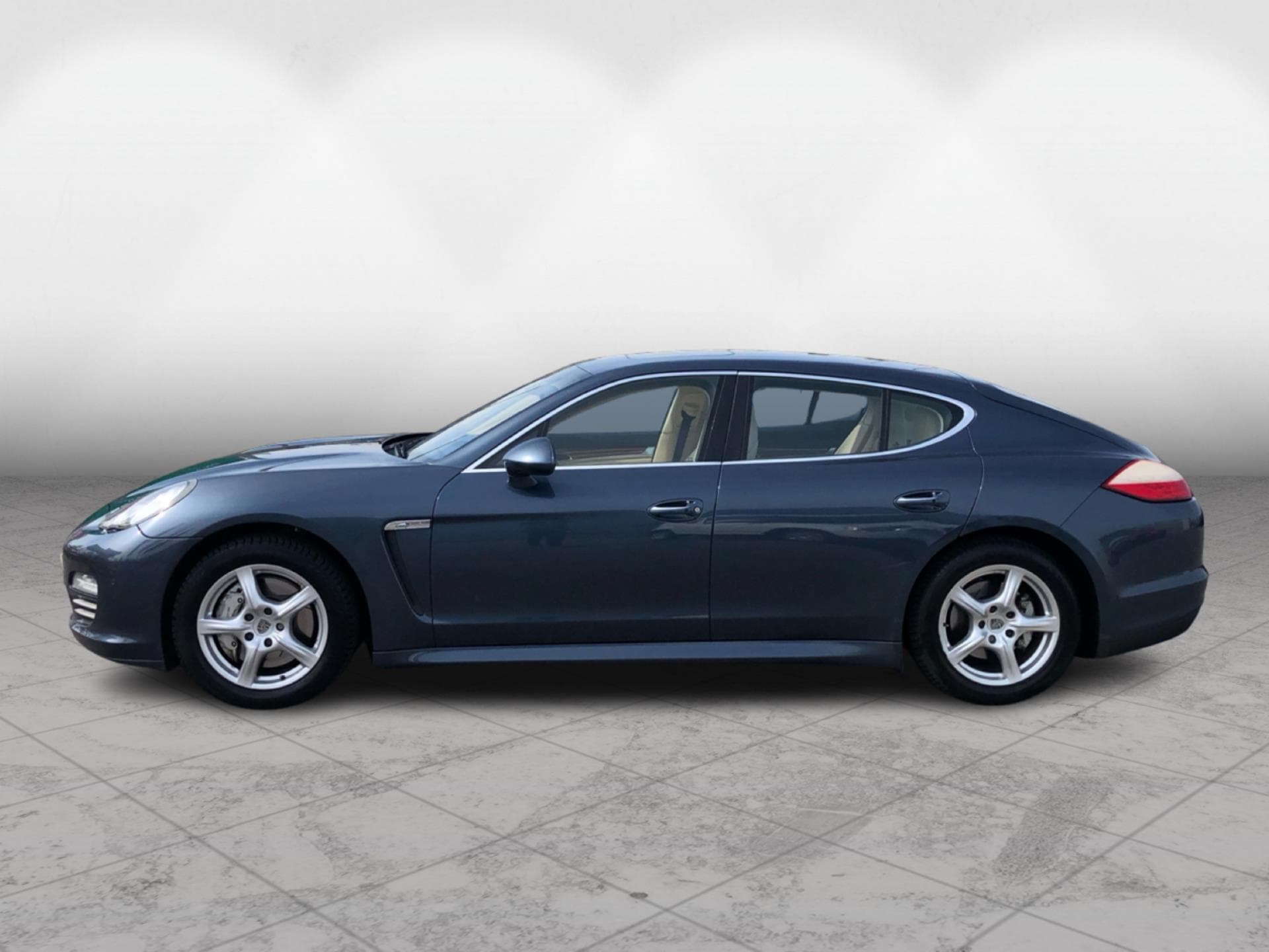 2010 Porsche PANAMERA - 3