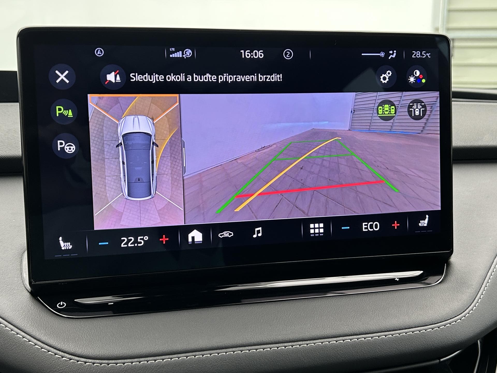 2022 Škoda Enyaq - 11