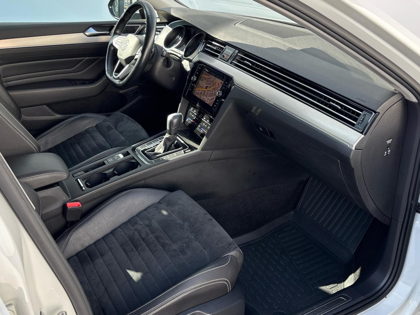 2020 Volkswagen PASSAT - 9