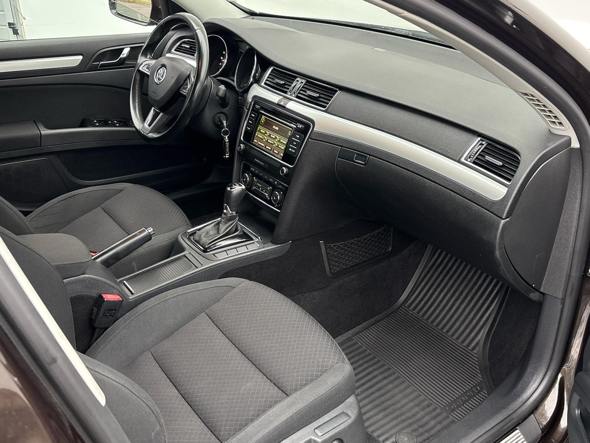 2015 Škoda SUPERB - 9