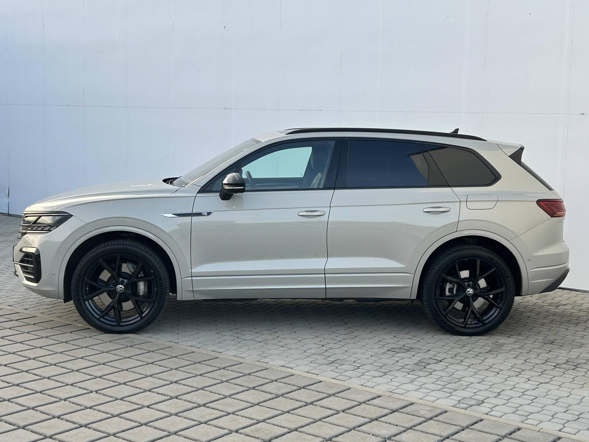 2023 Volkswagen Touareg - 3
