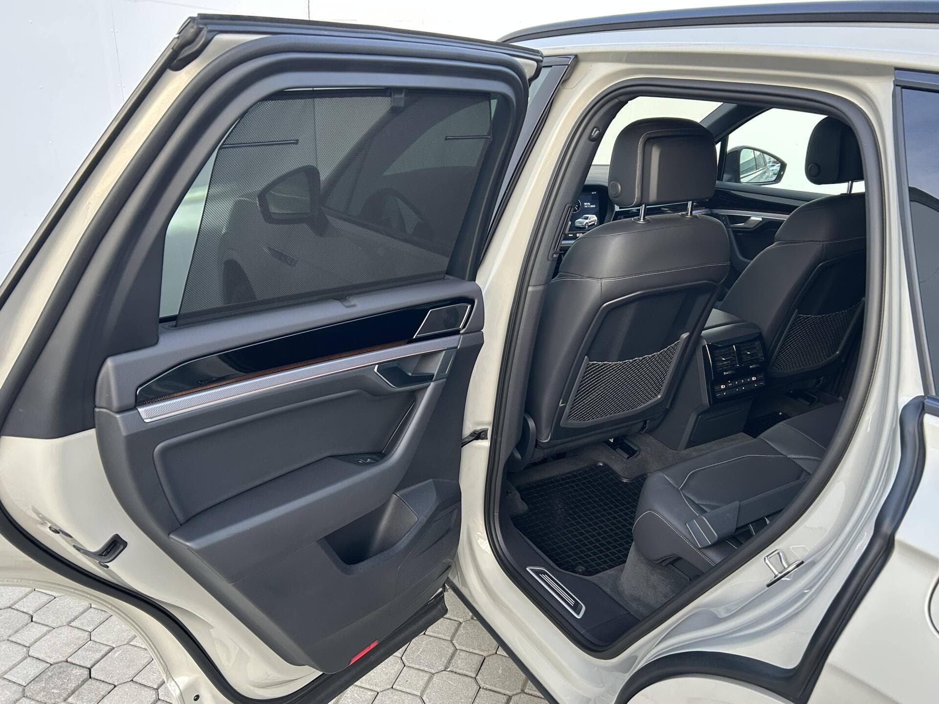 2023 Volkswagen Touareg - 8