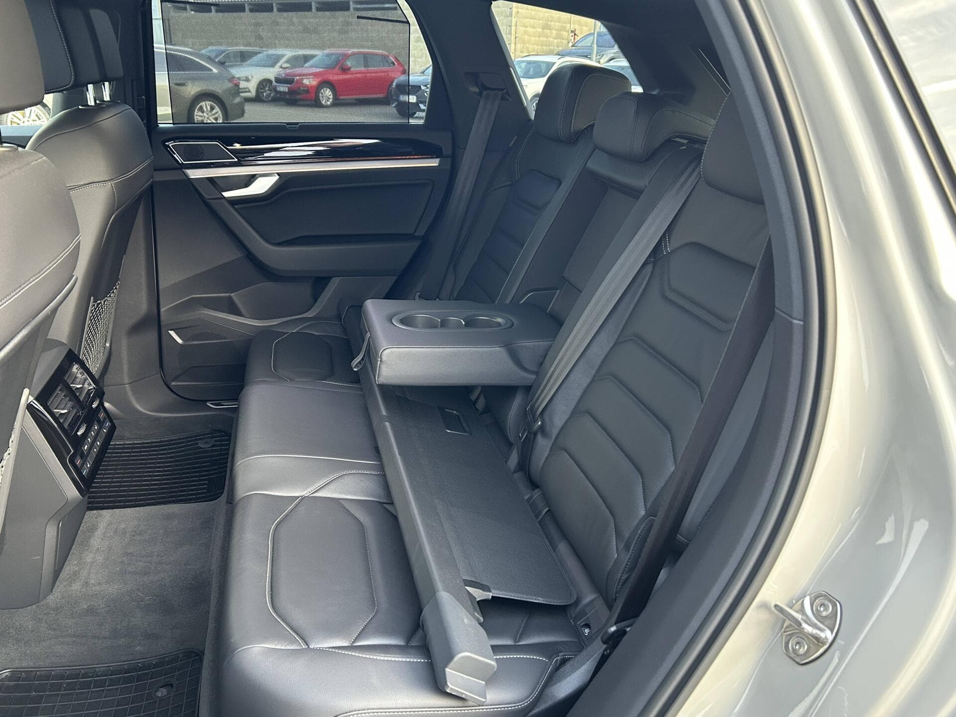 2023 Volkswagen Touareg - 9