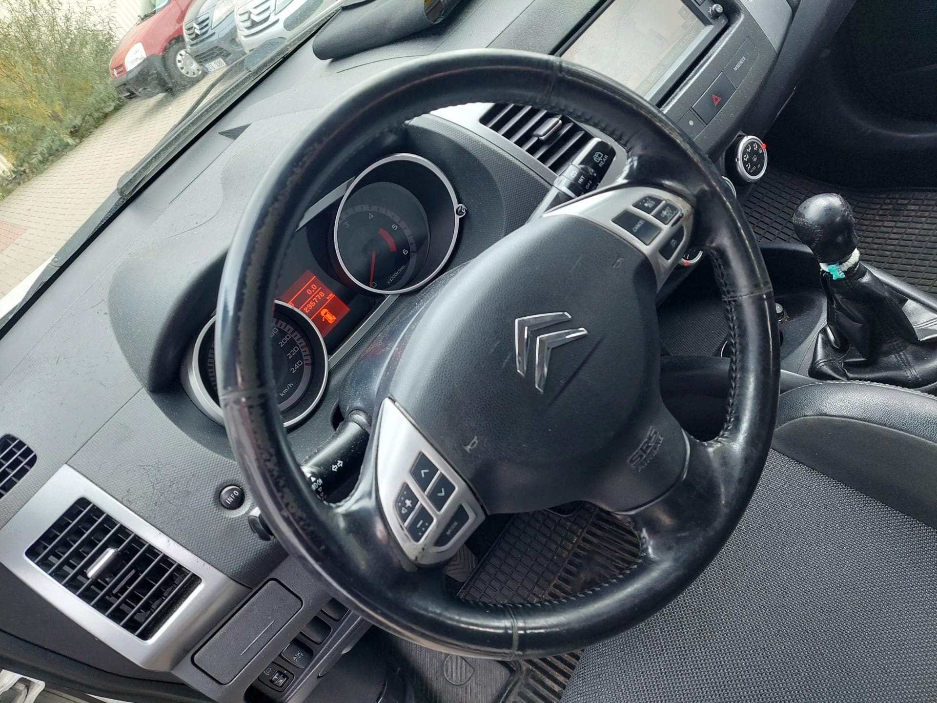 Citroen C-CROSSER - 9