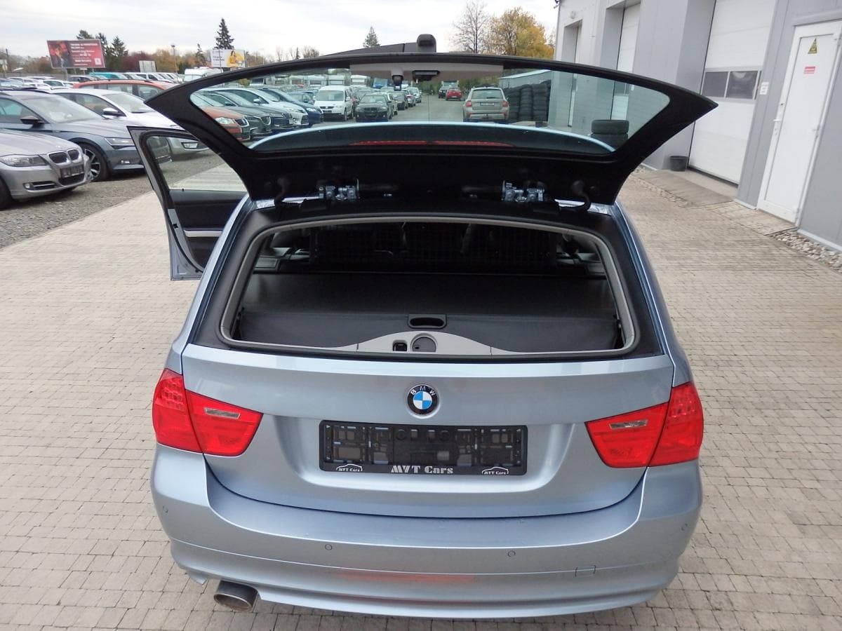 2010 BMW 3-Series - 10
