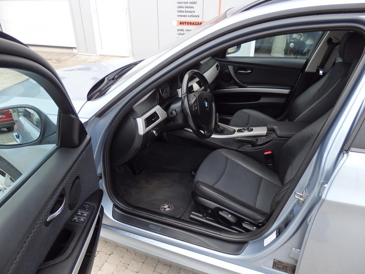 2010 BMW 3-Series - 6