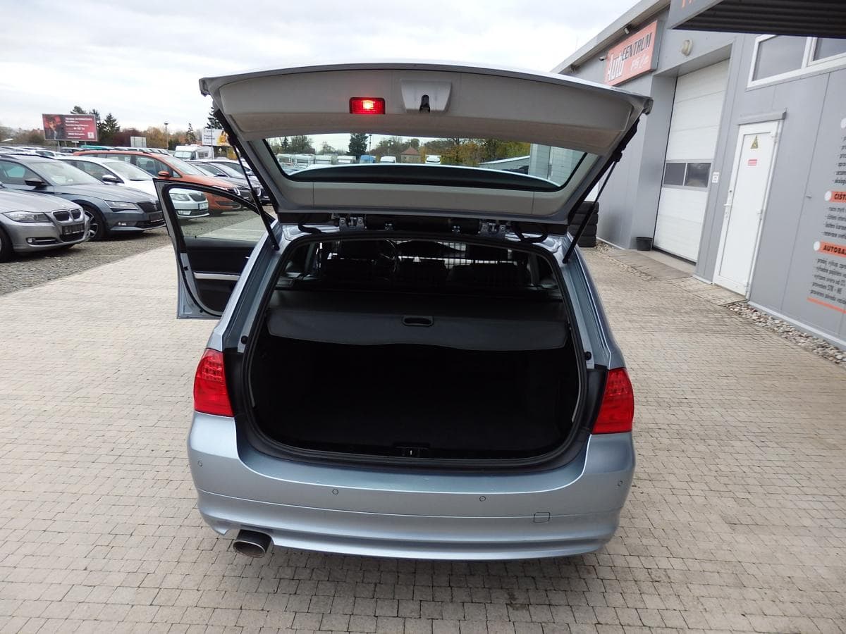 2010 BMW 3-Series - 8