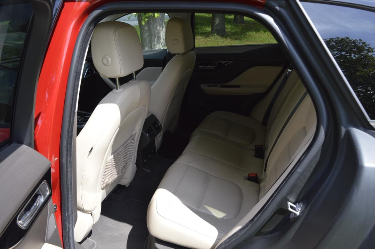2019 Jaguar F-PACE - 11