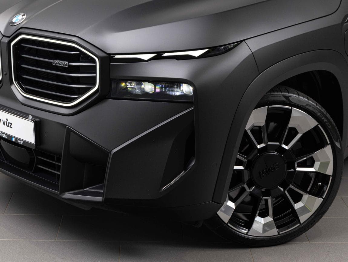 2025 BMW Xm - 7