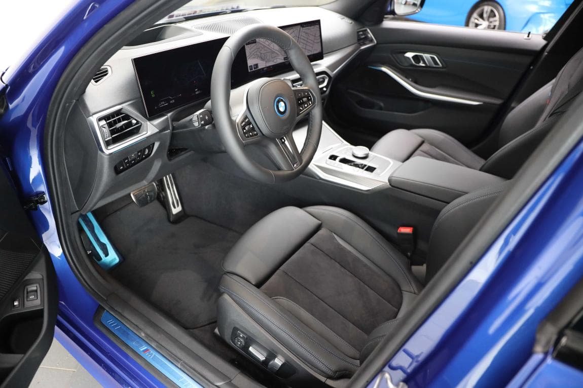 2023 BMW 3-Series - 12