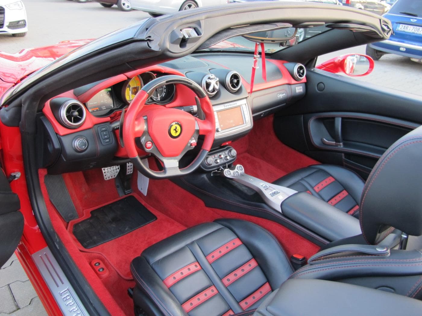 2010 Ferrari California - 12