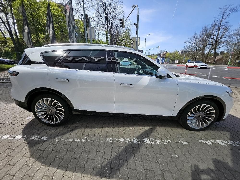 Dongfeng VOYAH - 5