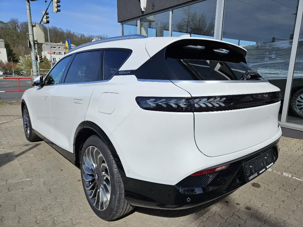 Dongfeng VOYAH - 8