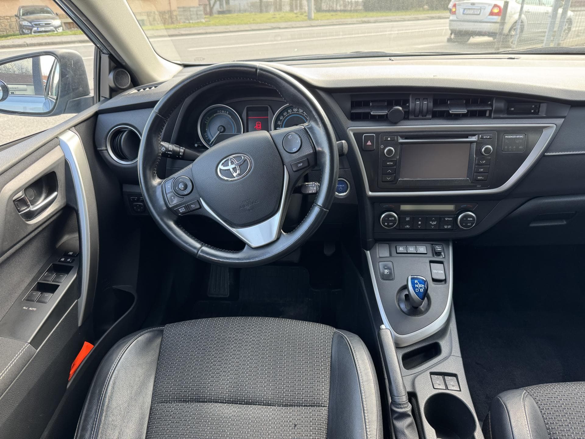 2013 Toyota Auris - 10