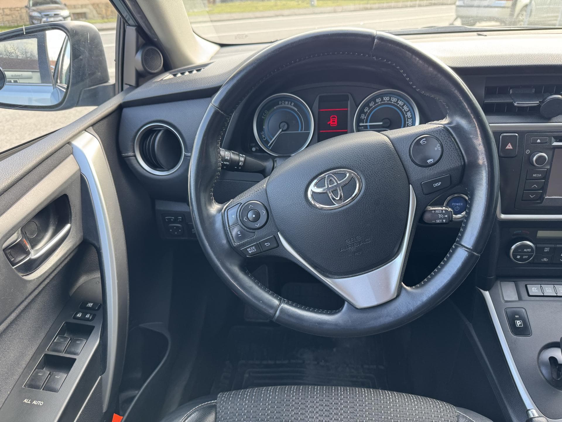 2013 Toyota Auris - 11