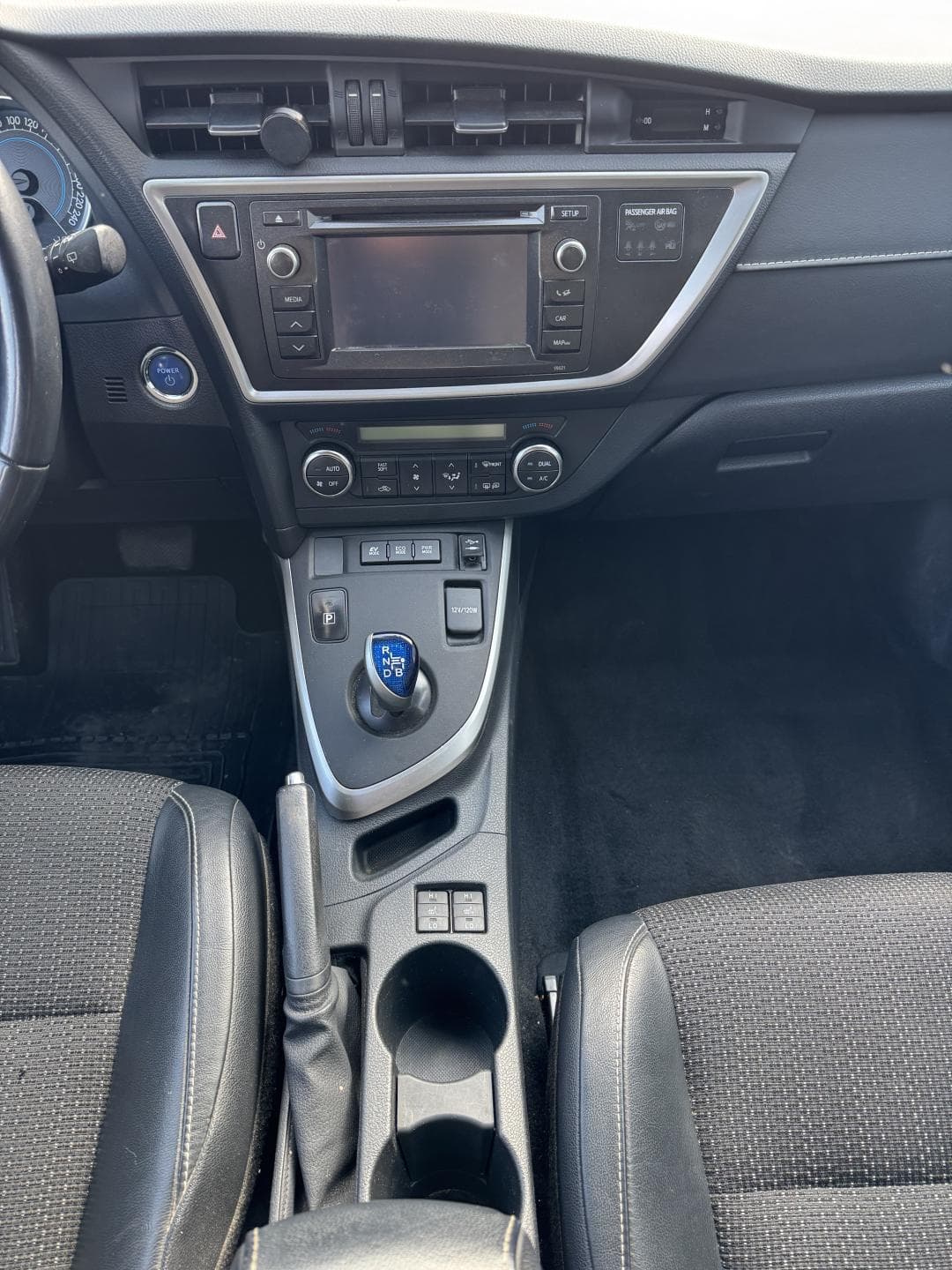 2013 Toyota Auris - 12