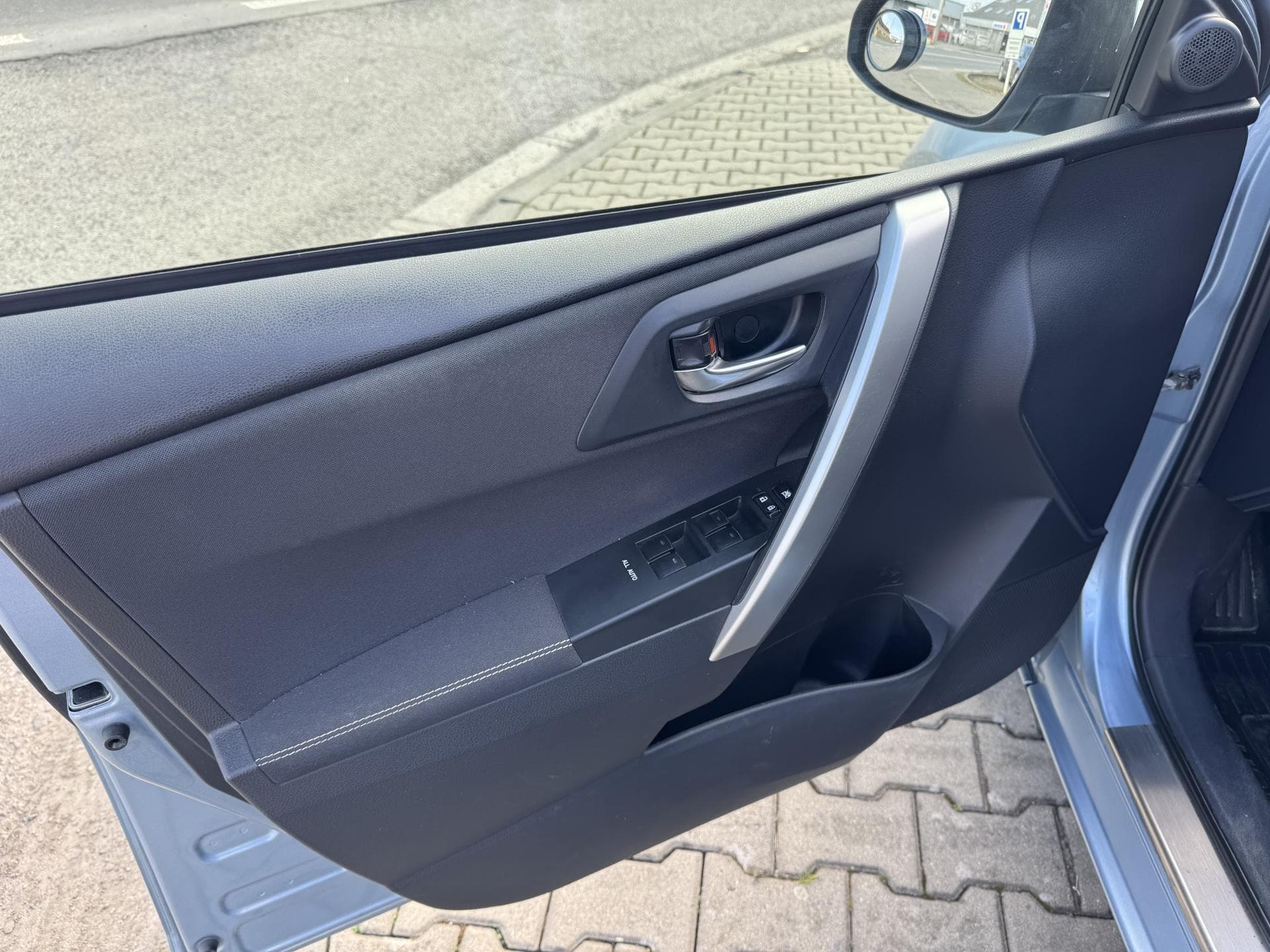 2013 Toyota Auris - 6