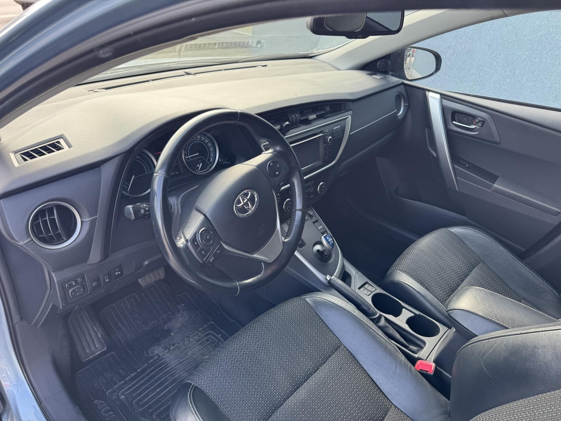 2013 Toyota Auris - 7