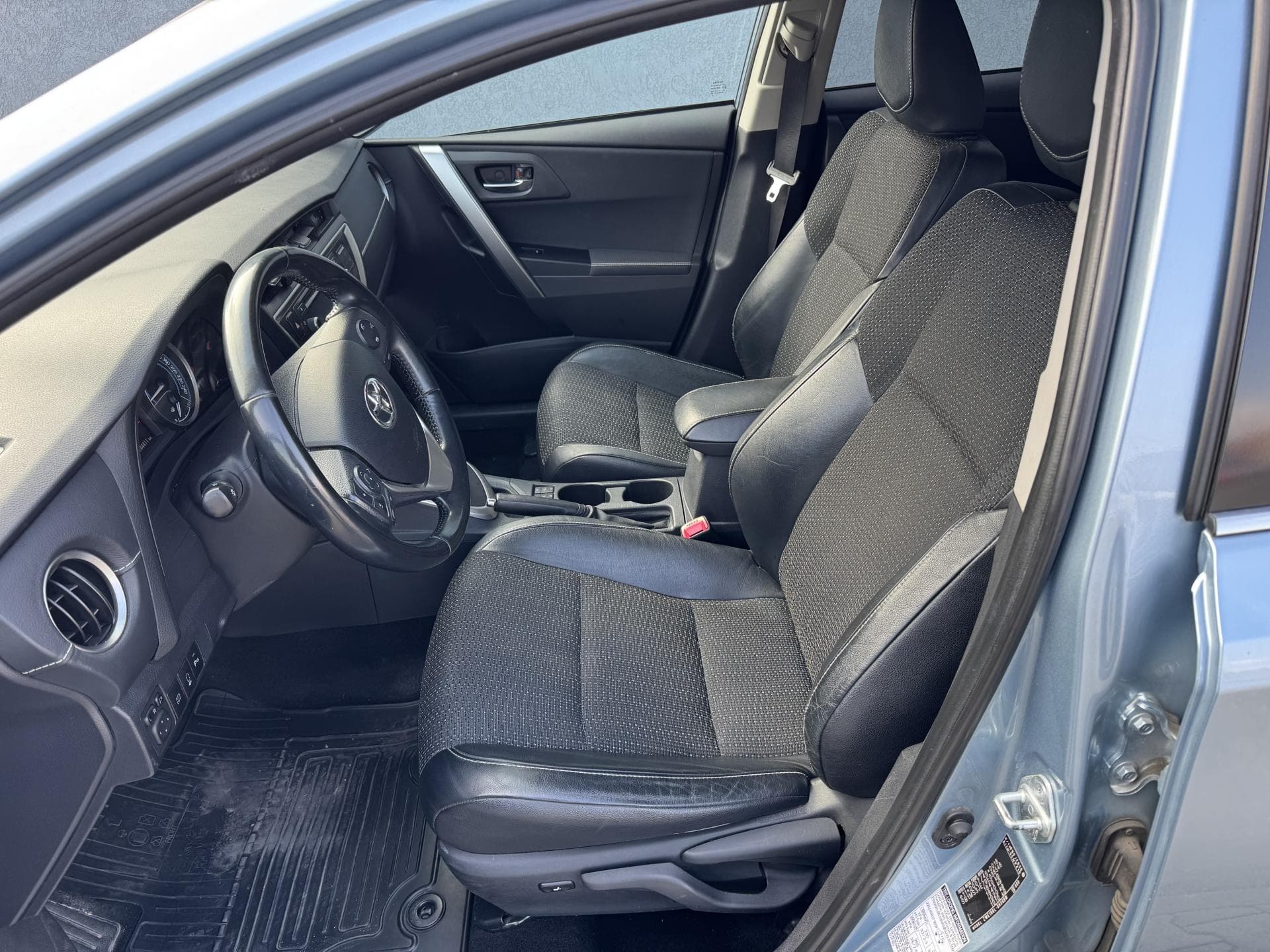 2013 Toyota Auris - 8