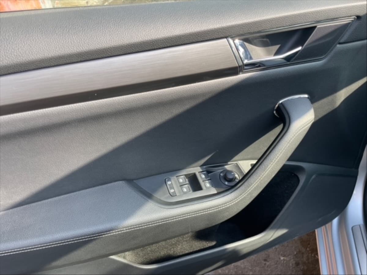 2020 Škoda Superb - 11