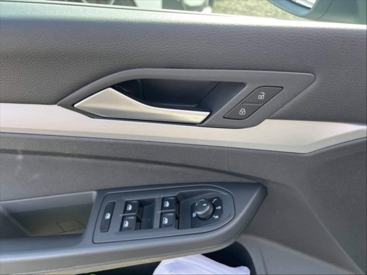 2021 Volkswagen Golf - 11