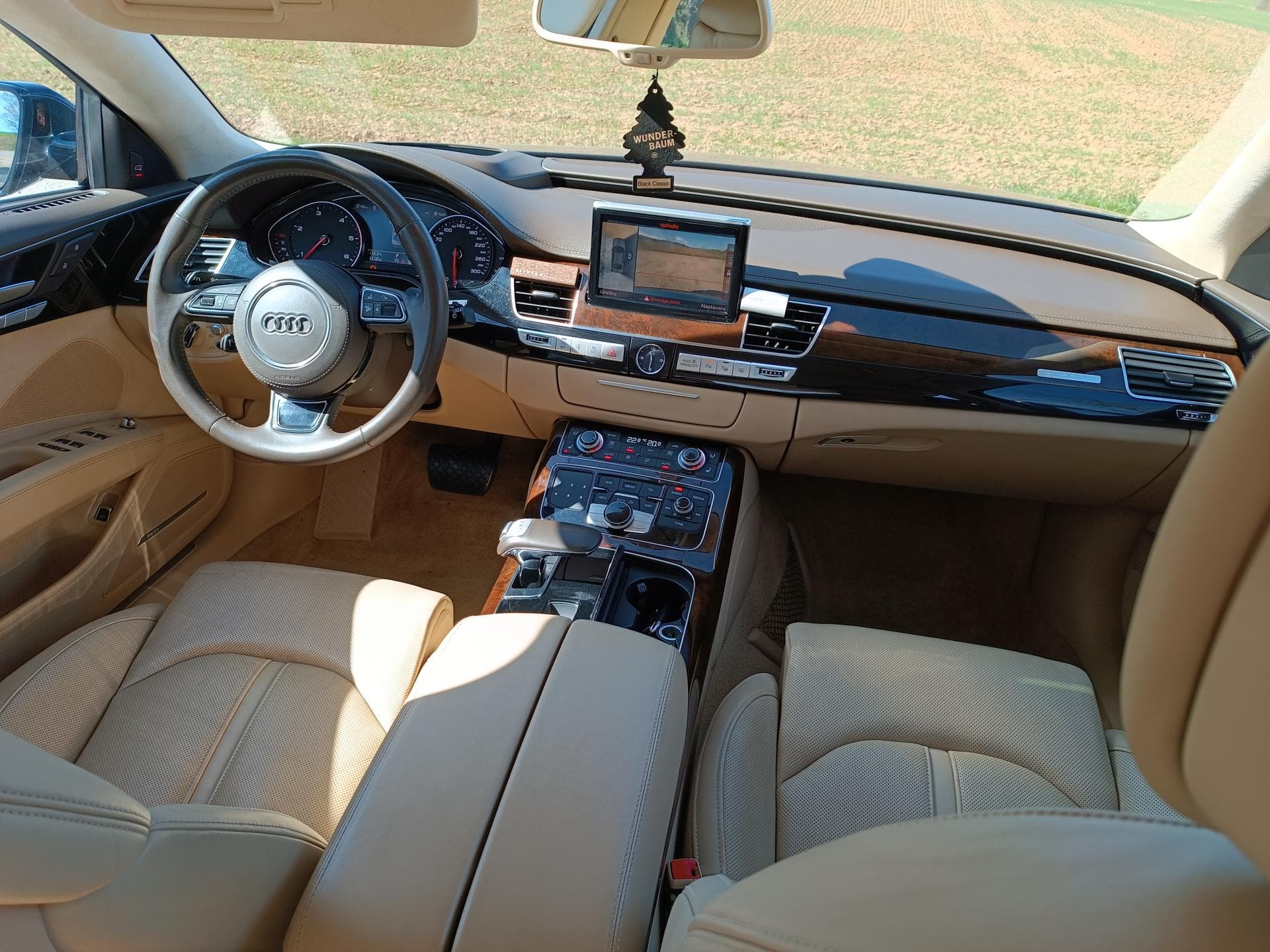 2014 Audi A8 - 9