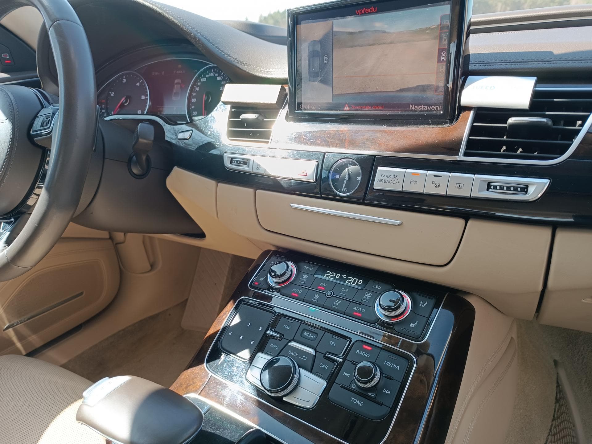 2014 Audi A8 - 10