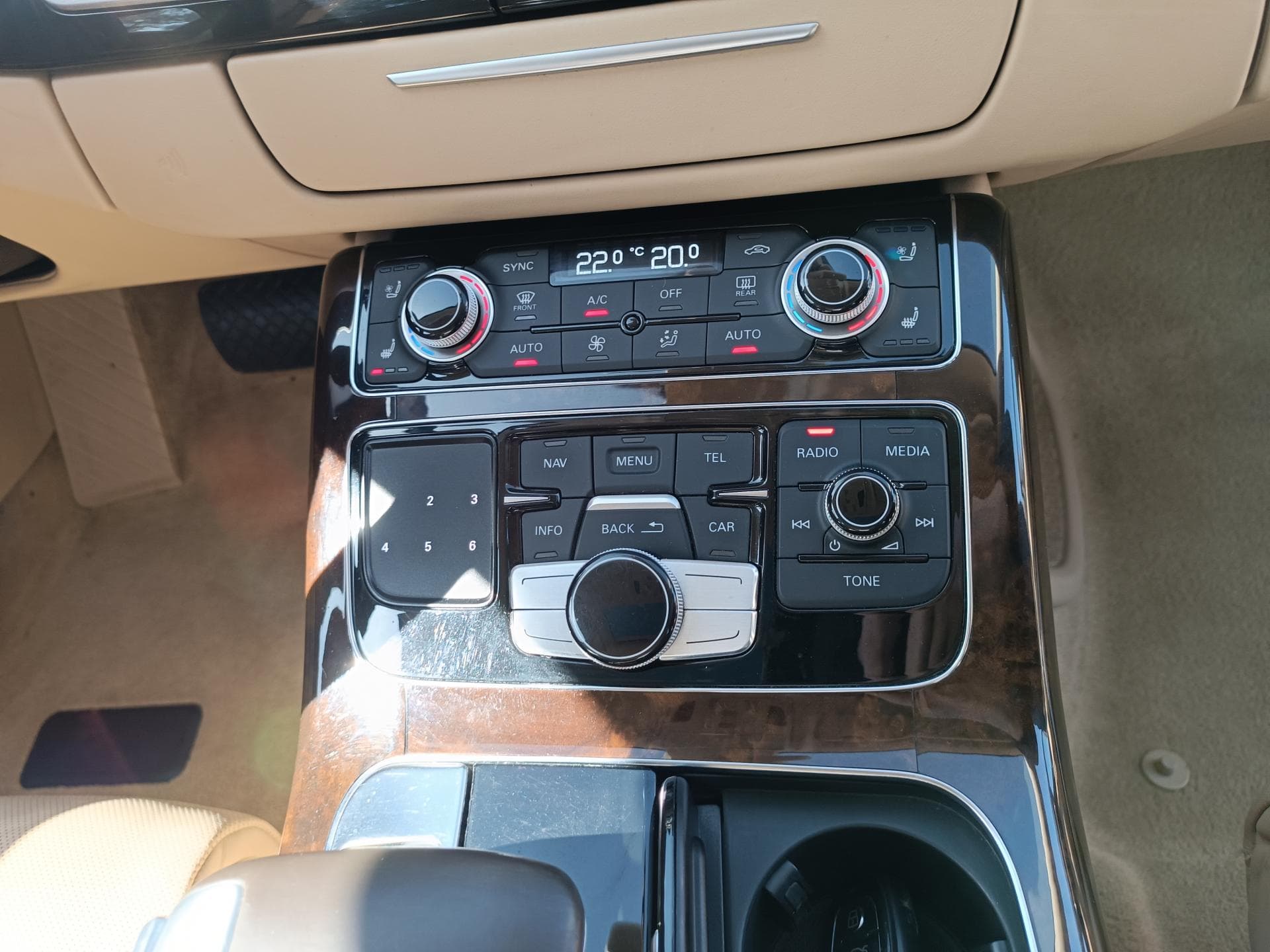 2014 Audi A8 - 11
