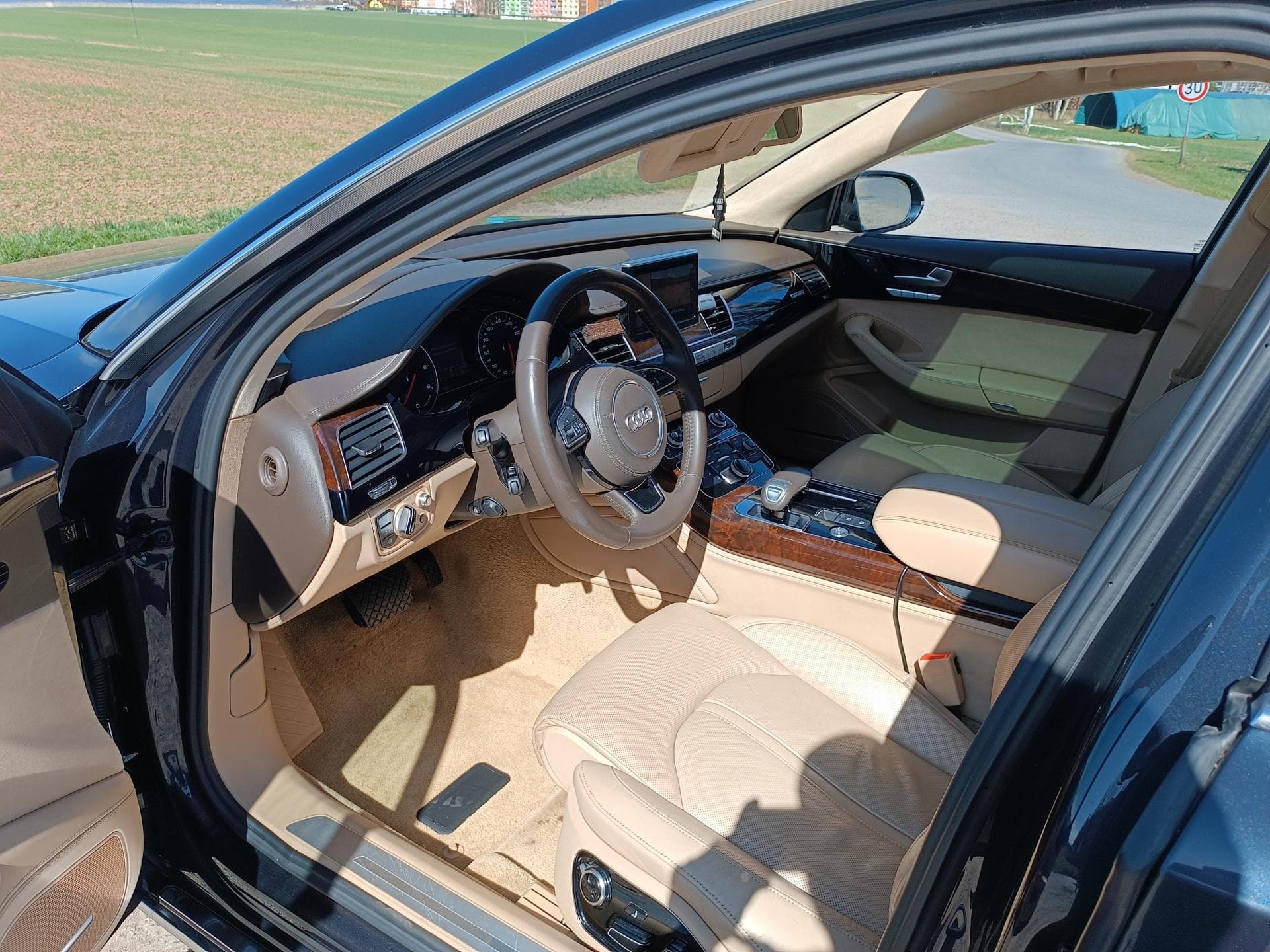 2014 Audi A8 - 12