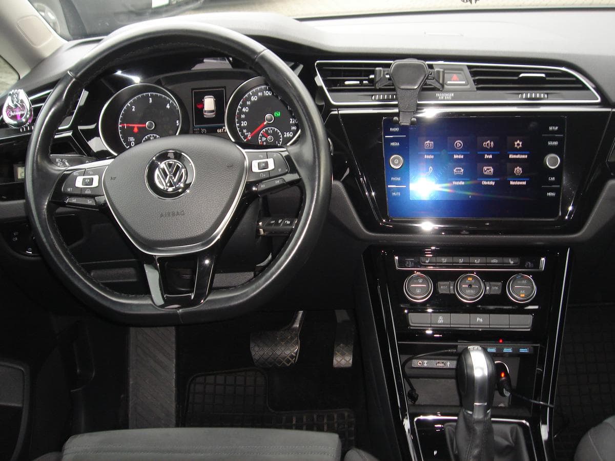 Volkswagen Touran - 10