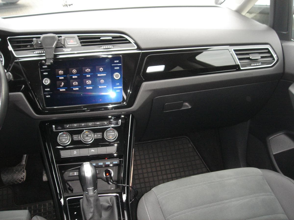 Volkswagen Touran - 11