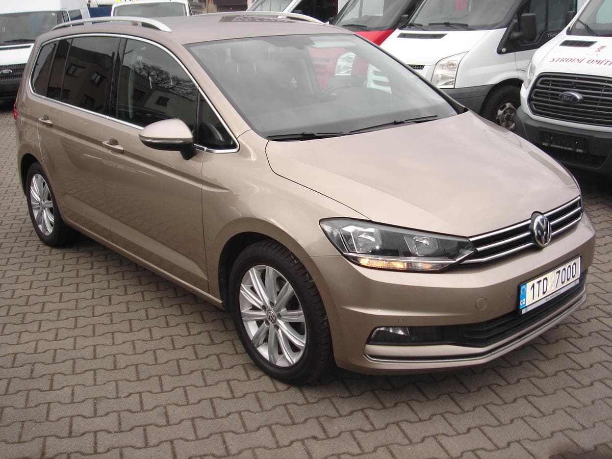 Volkswagen Touran SERVISKA--Č.R.