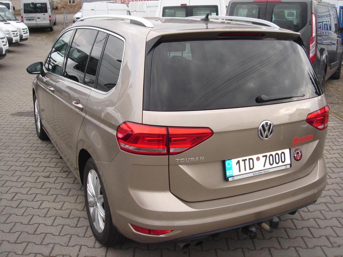 Volkswagen Touran - 4